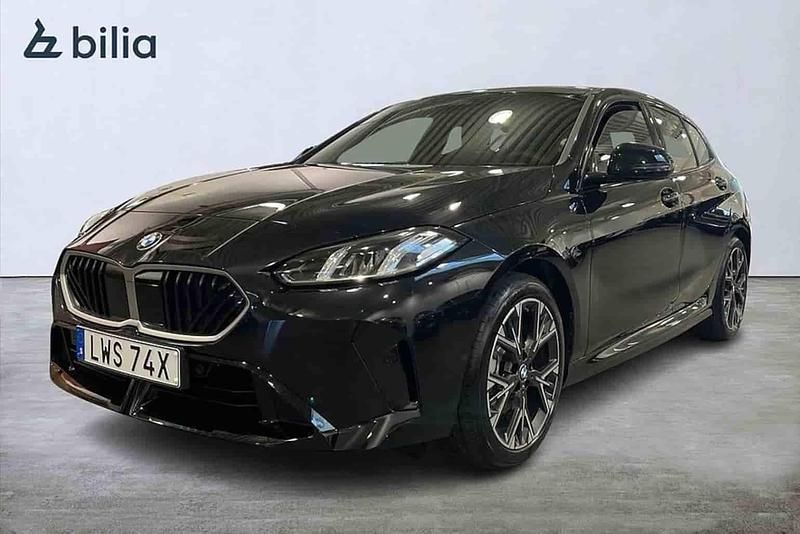Begagnad BMW 120 2026 Svart Halvkombi