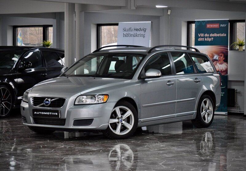 Silver Begagnad 2011 Volvo V50 Kinetic Kombi | 39 900 kr (Bra pris) - Bild 1/4