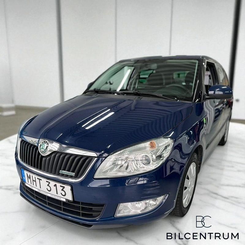 Blå Begagnad 2012 Skoda Fabia Halvkombi | 49 900 kr - Bild 1/4