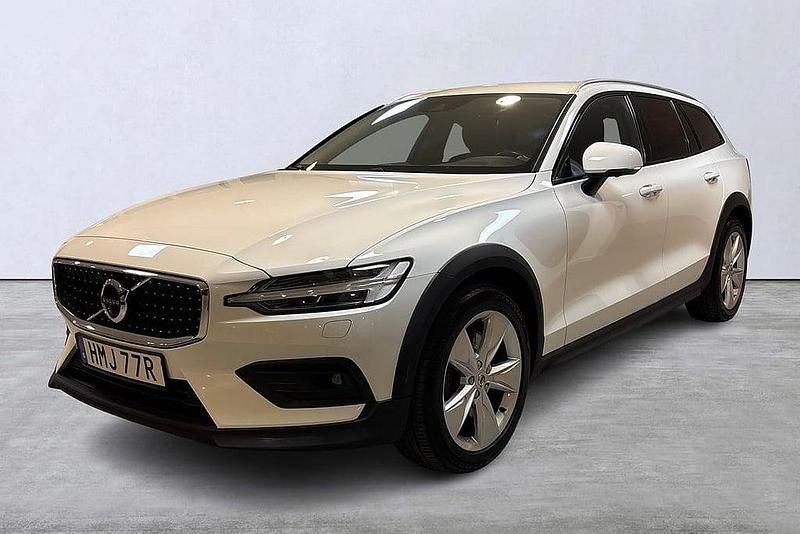 Begagnad Volvo V60 CC SE 192 HK (141 kW) 2019 Vit Kombi