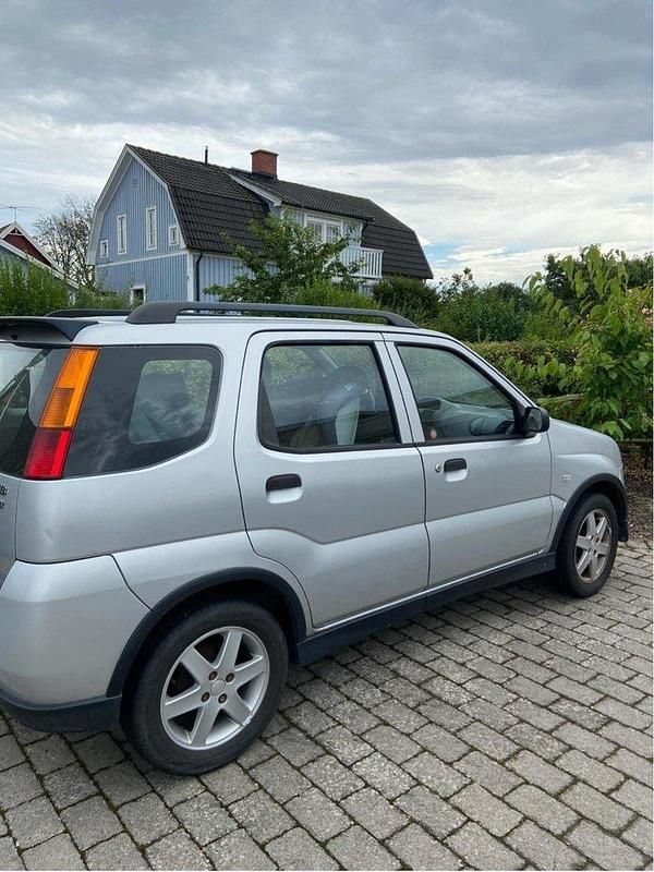 Silver Begagnad 2003 Suzuki Ignis Halvkombi | 20 000 kr - Bild 1/4