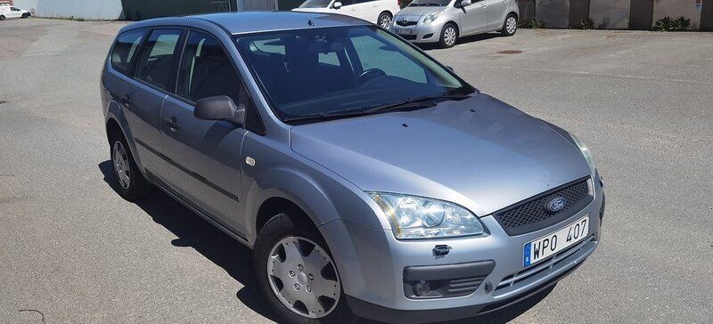 Begagnad Ford Focus 116 HK (85 kW) 2005 Silver Kombi