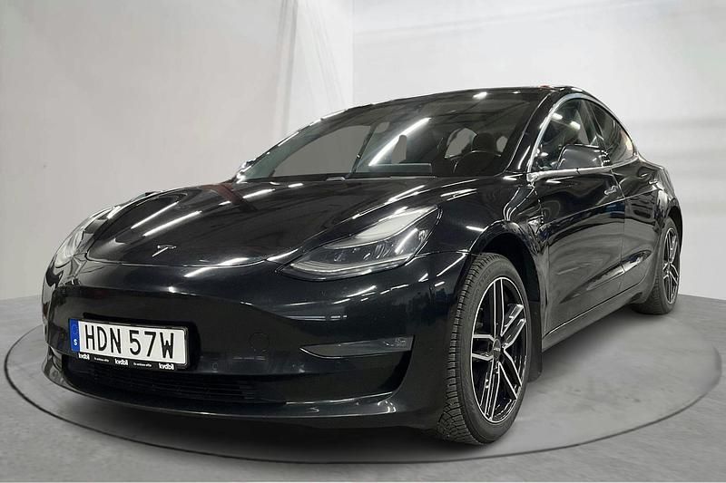 Svart Begagnad 2019 Tesla Model 3 Standard Range Sedan | 159 000 kr (Marknadspris) - Bild 1/4