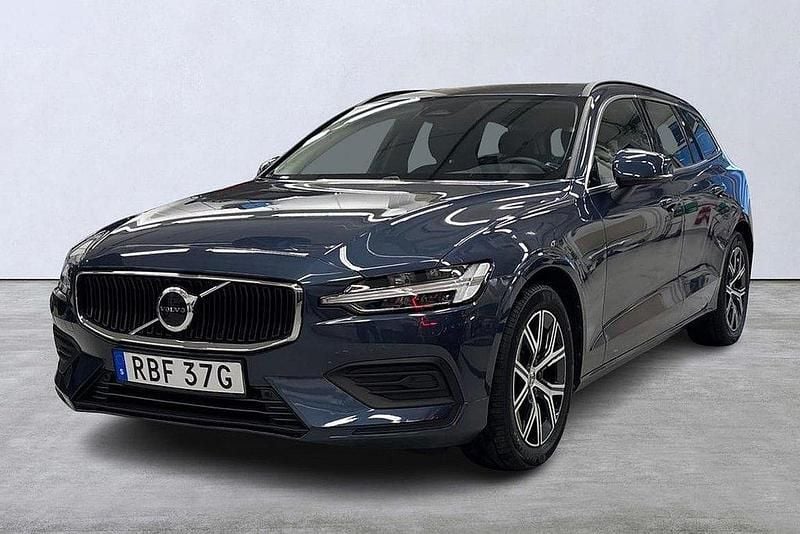 Mörkblå Begagnad 2022 Volvo V60 Core Kombi | 329 900 kr (Bra pris) - Bild 1/4