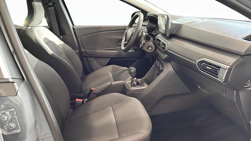 Begagnad Dacia Sandero Essentiel 91 HK (66 kW) 2025 Grå (grey) Halvkombi