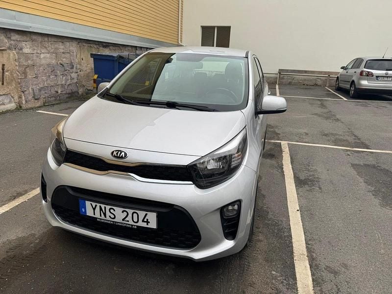 Grå Begagnad 2018 Kia Picanto Halvkombi | 95 000 kr (Marknadspris) - Bild 1/4