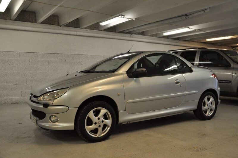 Ljusgrå Begagnad 2004 Peugeot 206 CC Sport Cab | 46 000 kr (Dyr) - Bild 1/4