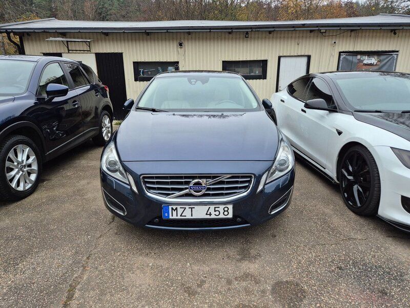 Blå Begagnad 2010 Volvo S60 Summum Sedan | 147 000 kr (Marknadspris) - Bild 1/4