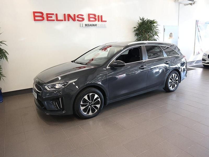 Grå Begagnad 2021 Kia Ceed 3 Kombi | 209 500 kr (Marknadspris) - Bild 1/4