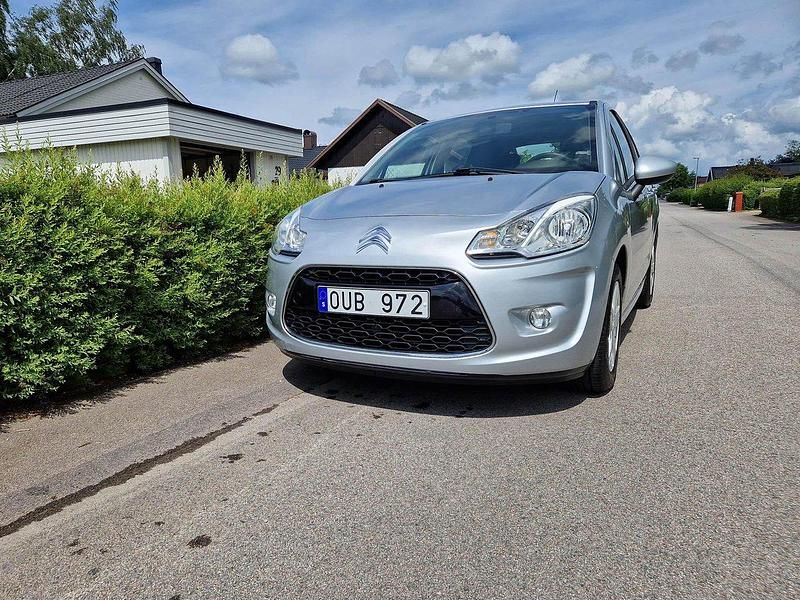 Silver Begagnad 2011 Citroën C3 Halvkombi | 42 000 kr (Marknadspris) - Bild 1/3