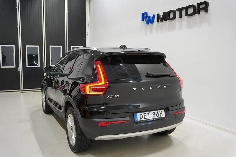 Begagnad Volvo XC40 Momentum 129 HK (94 kW) 2020 Svart SUV