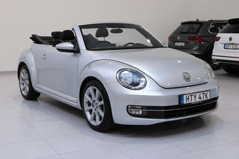 Grå Begagnad 2013 VW Beetle Sport Cab | 119 900 kr (Marknadspris) - Bild 1/4