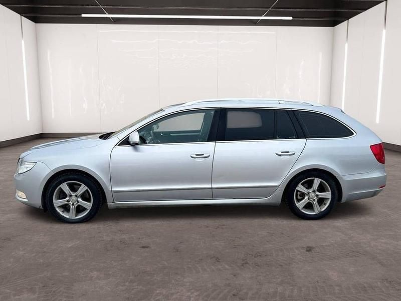 Begagnad Skoda Superb Ambition 105 HK (77 kW) 2012 Silver Kombi