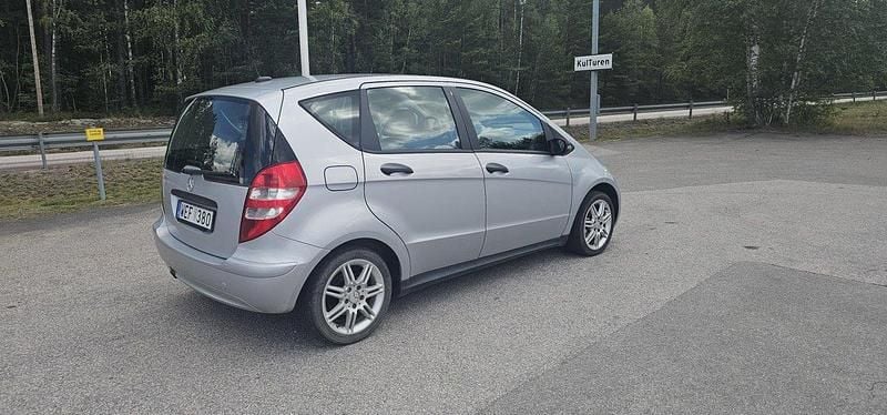 Silver Begagnad 2005 Mercedes A170 Classic Halvkombi | 34 000 kr (Lite dyr) - Bild 1/4