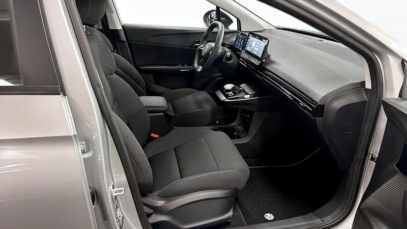 Begagnad MG MG4 EV 125 kW (170 HK) 2024 Silver Halvkombi