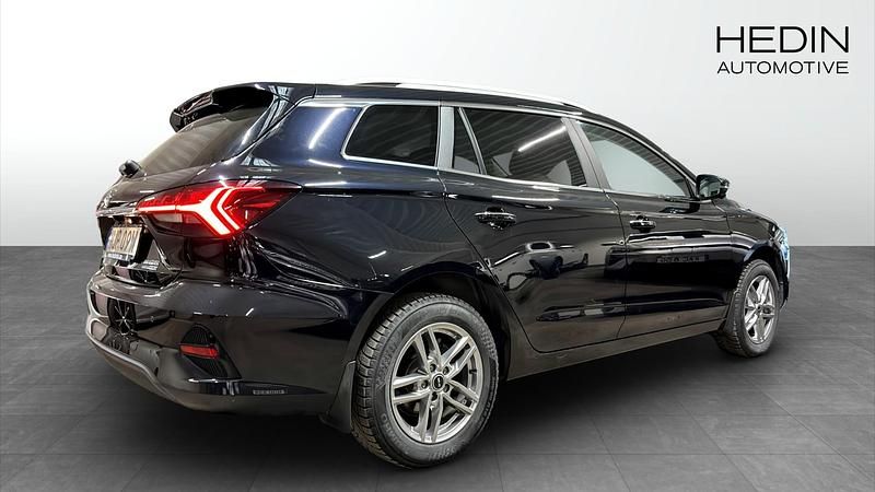 Begagnad MG MG5 EV Long Range 114 kW (156 HK) 2022 Svart Kombi