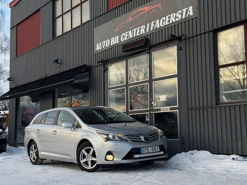 Silver Begagnad 2013 Toyota Avensis Business Edition Kombi | 84 900 kr (Marknadspris) - Bild 1/4