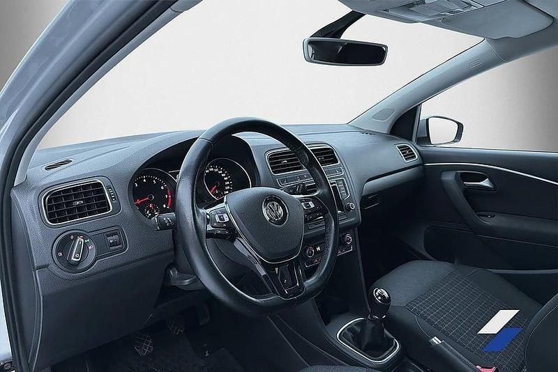 Begagnad VW Polo 90 HK (66 kW) 2014 Silver Halvkombi