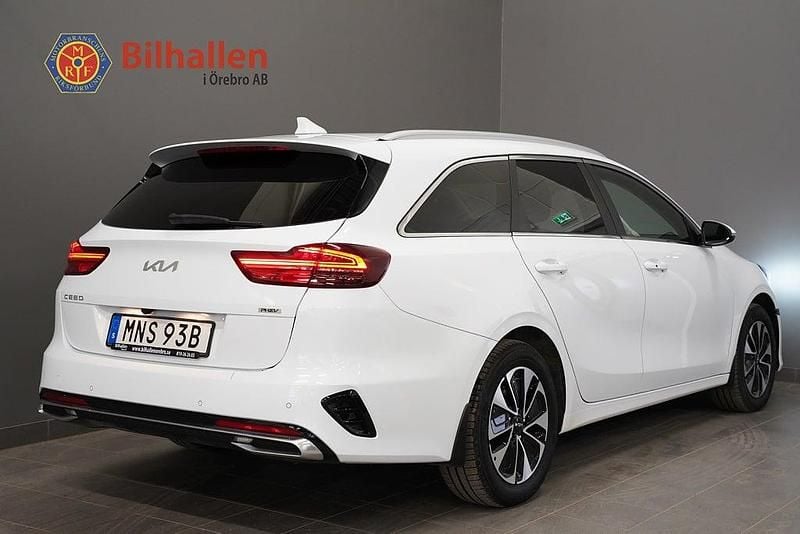 Begagnad Kia Ceed Sportswagon Advance 141 HK (103 kW) 2021 Vit Kombi