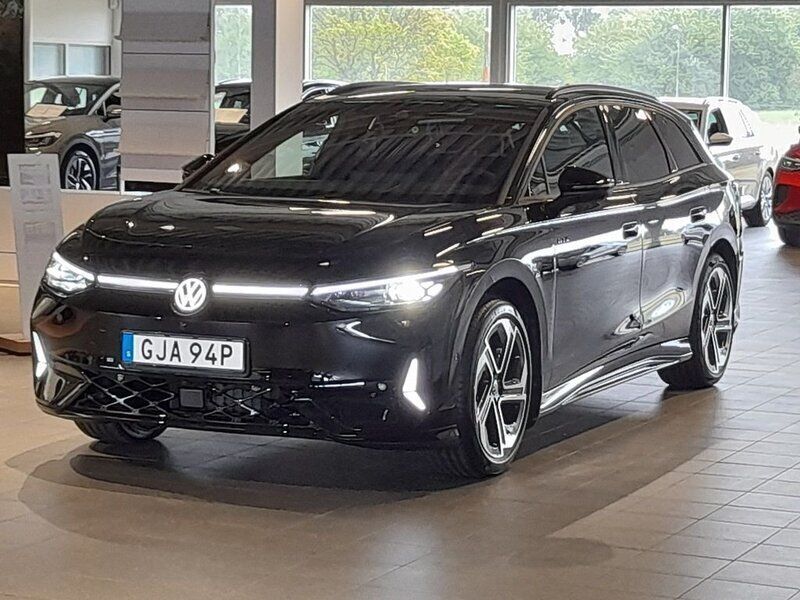 Svart (grenadilla black metallic) Ny 2025 VW ID.7 GTX Sedan | 713 500 kr - Bild 1/4