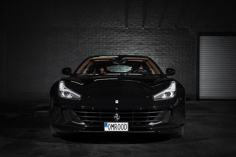 Begagnad Ferrari GTC4Lusso 690 HK (507 kW) 2017 Svart Kombi