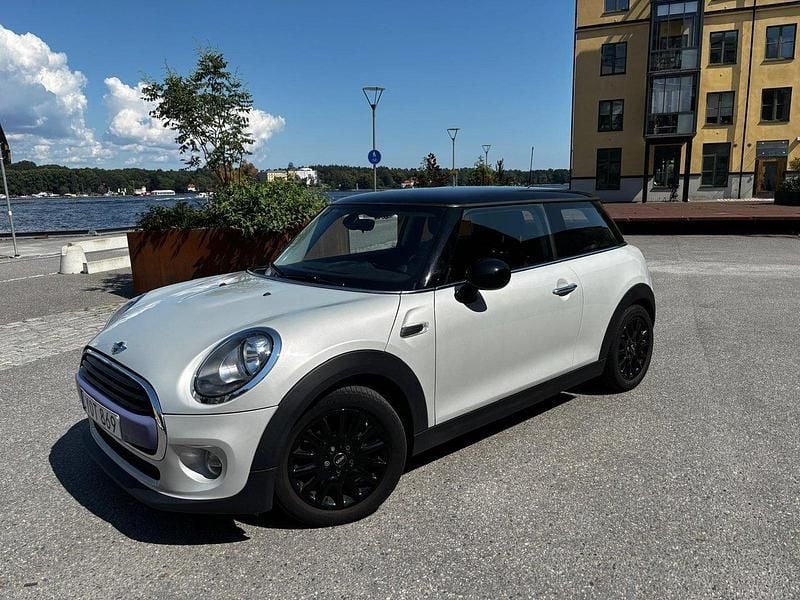 Silver Begagnad 2018 Mini Cooper Pepper Halvkombi | 149 000 kr (Marknadspris) - Bild 1/4