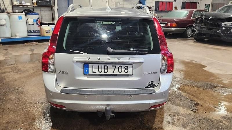 Begagnad Volvo V50 Momentum 116 HK (85 kW) 2011 Ljusgrå Kombi