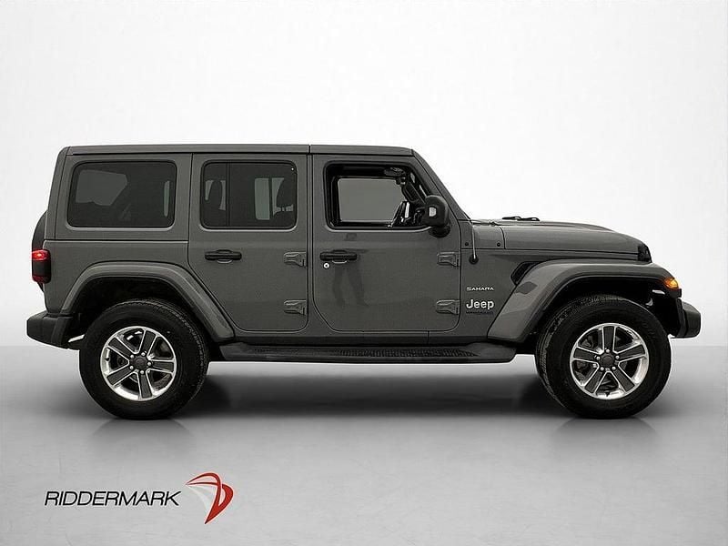 Begagnad Jeep Wrangler Unlimited Sahara 272 HK (200 kW) 2018 Grå SUV