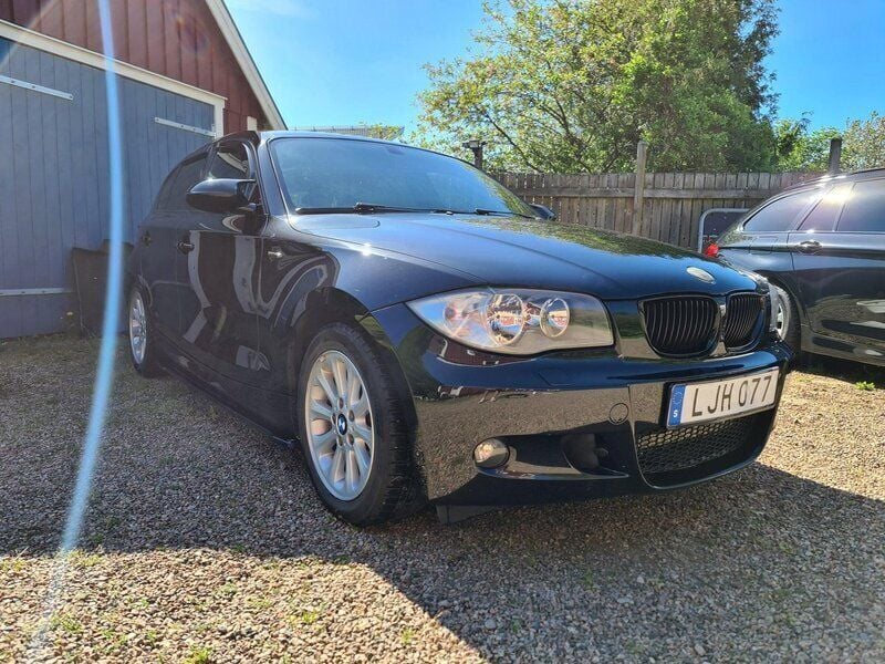 Svart Begagnad 2009 BMW 118 Advantage Halvkombi | 94 500 kr (Dyr) - Bild 1/4