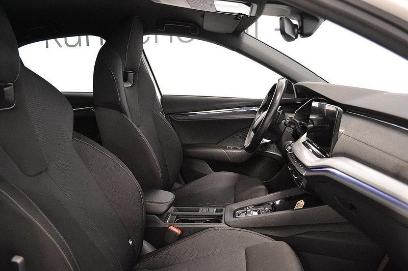 Begagnad Skoda Octavia Style 112 HK (82 kW) 2020 Vit Halvkombi