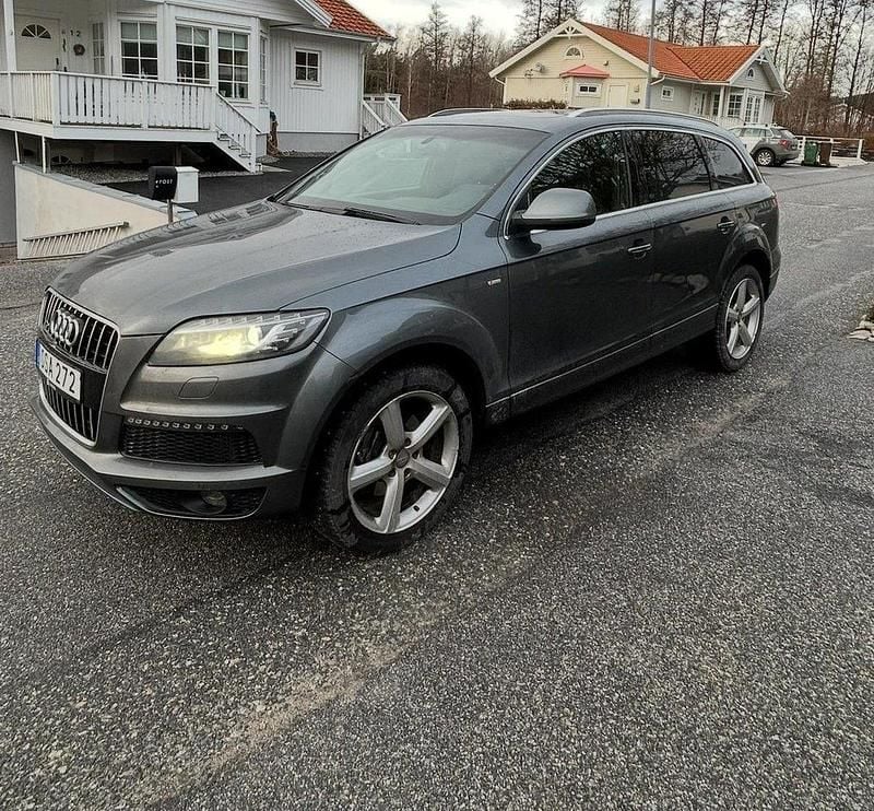 Grå Begagnad 2015 Audi Q7 S-Line SUV | 239 000 kr (Marknadspris) - Bild 1/1