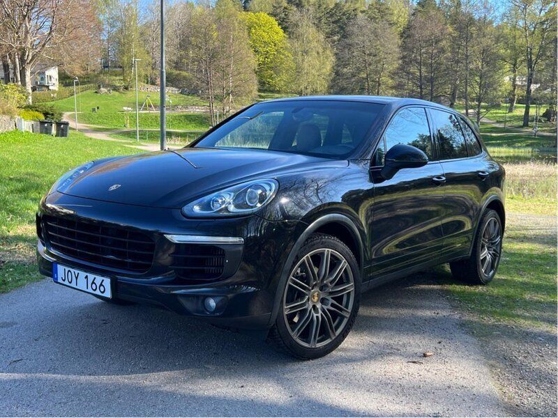 Svart Begagnad 2015 Porsche Cayenne SUV | 305 000 kr (Bra pris) - Bild 1/4