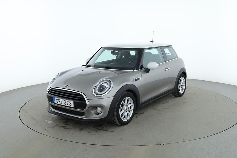 Grå Begagnad 2018 Mini Cooper Pepper Halvkombi | 178 000 kr (Marknadspris) - Bild 1/4