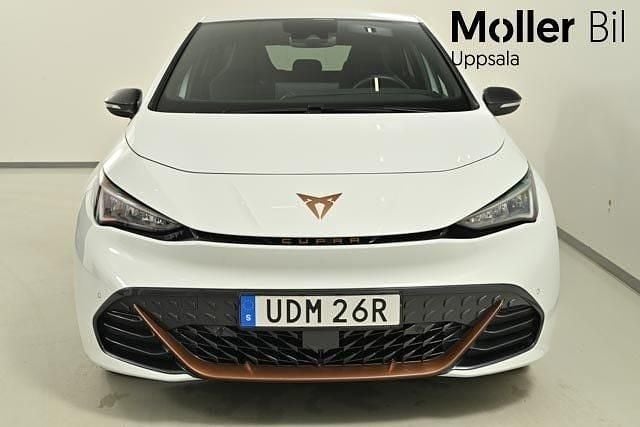 Begagnad Cupra Born e-Boost 169 kW (231 HK) 2025 Glacial white metallic Halvkombi