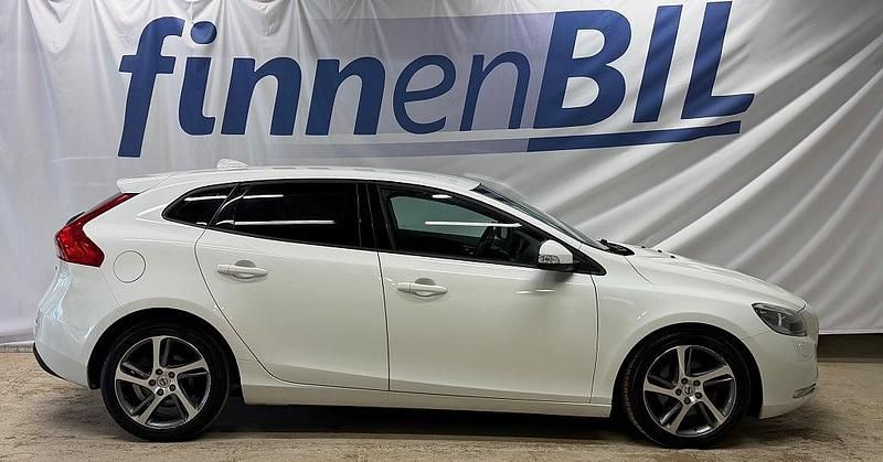 Begagnad Volvo V40 Kinetic 116 HK (85 kW) 2015 Vit Halvkombi