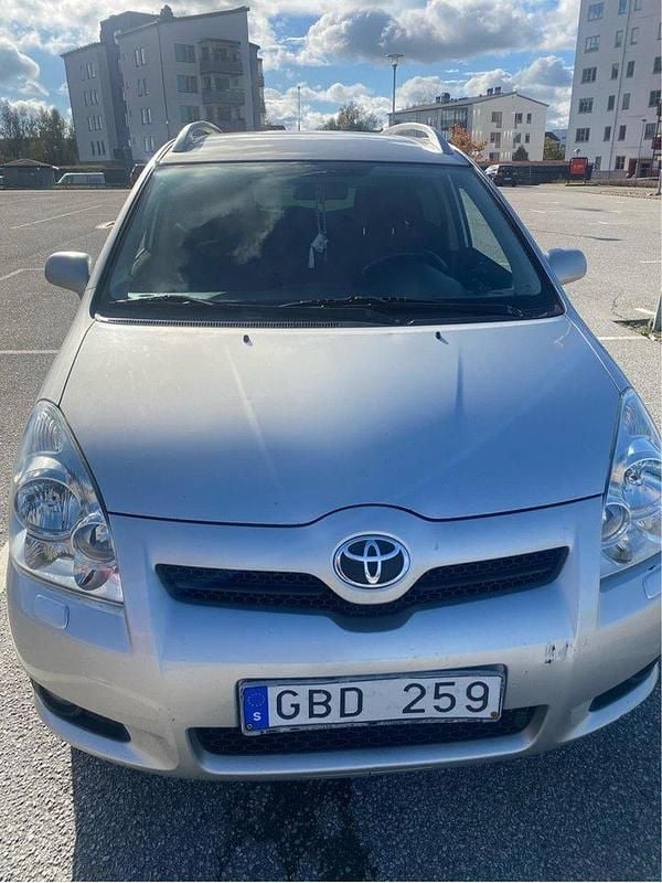 Silver Begagnad 2007 Toyota Corolla Verso Minibuss | 29 500 kr (Bra pris) - Bild 1/4