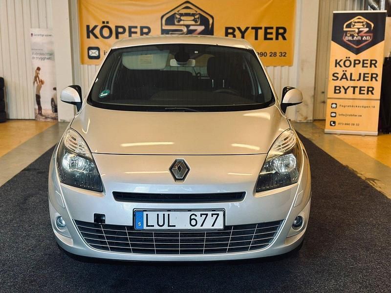 Silver Begagnad 2011 Renault Grand Scénic III Minibuss | 39 900 kr (Bra pris) - Bild 1/4