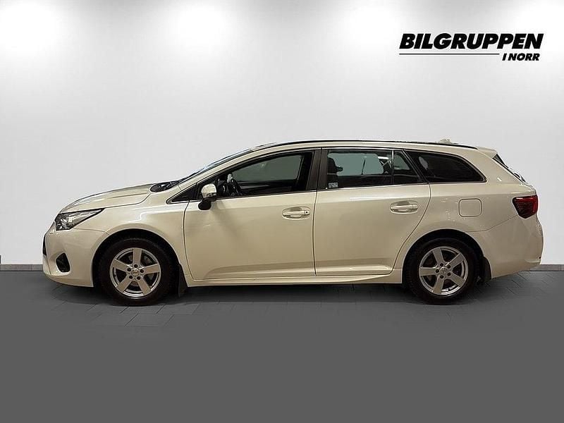 Begagnad Toyota Avensis Active 147 HK (108 kW) 2016 Vit Kombi