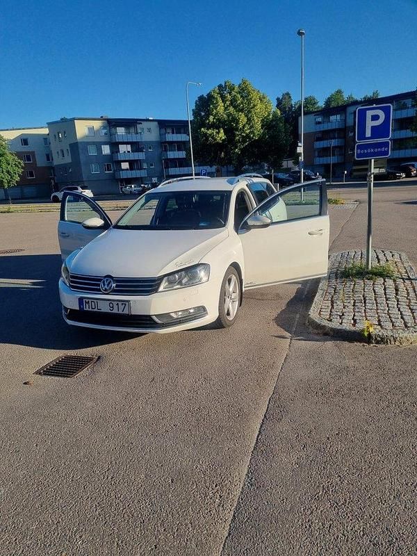 Vit Begagnad 2012 VW Passat GT Kombi | 104 000 kr (Lite dyr) - Bild 1/4