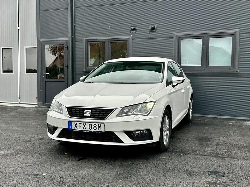 Vit Begagnad 2020 Seat Leon Style Halvkombi | 105 000 kr - Bild 1/4