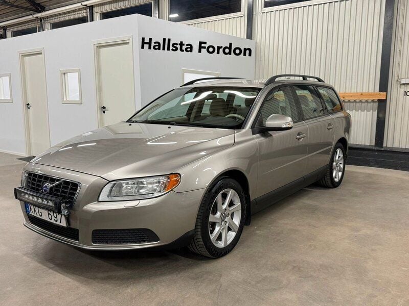 Ljusbrun (brun) Begagnad 2008 Volvo V70 Kinetic Kombi | 84 900 kr (Marknadspris) - Bild 1/4