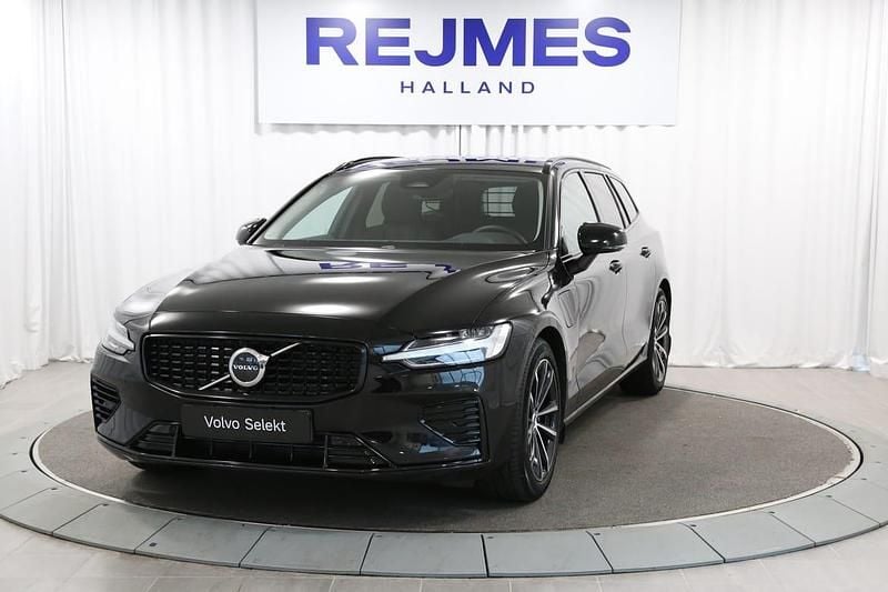 Svart Begagnad 2025 Volvo V60 Plus Kombi | 479 500 kr (Marknadspris) - Bild 1/4
