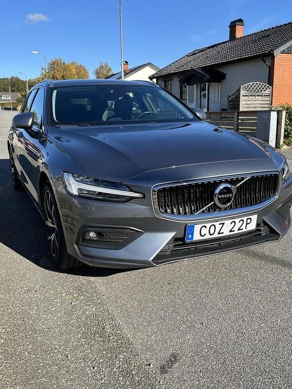 Grå Begagnad 2019 Volvo V60 Momentum Kombi | 295 000 kr (Bra pris) - Bild 1/4