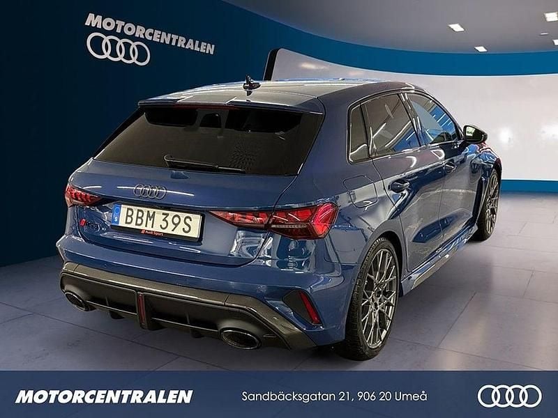 Begagnad Audi RS3 Sportback Sport 400 HK (294 kW) 2024 Blå Halvkombi