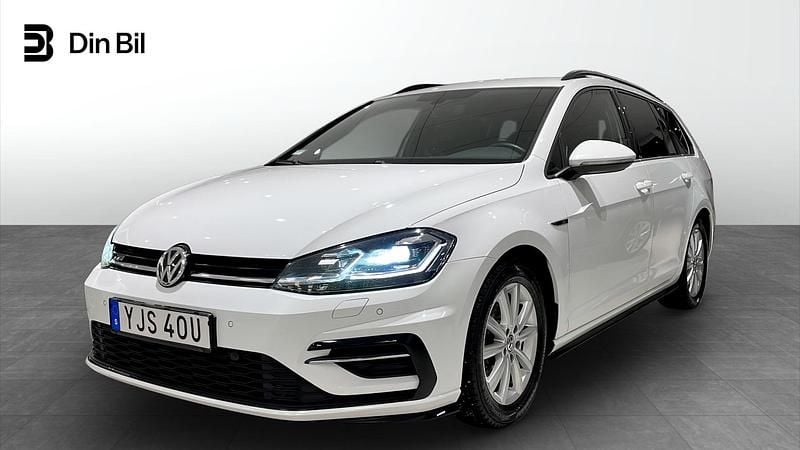 Vit Begagnad 2019 VW Golf VII R-line Kombi | 179 900 kr (Marknadspris) - Bild 1/4