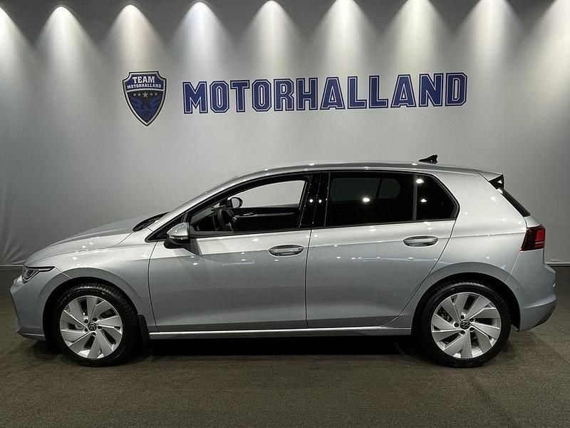 Silver Ny 2025 VW Golf VIII Edition Halvkombi | 319 900 kr (Marknadspris) - Bild 1/4