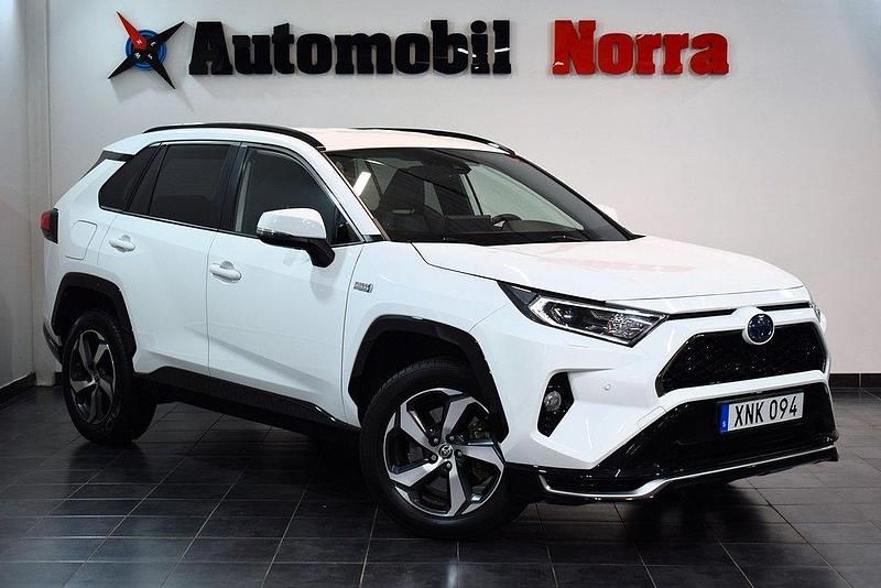 Vit Begagnad 2021 Toyota RAV4 Hybrid SUV | 409 900 kr (Superpris) - Bild 1/2