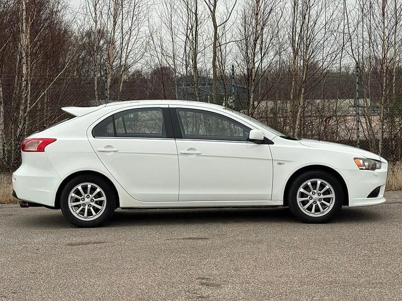 Begagnad Mitsubishi Lancer Sportback 140 HK (102 kW) 2011