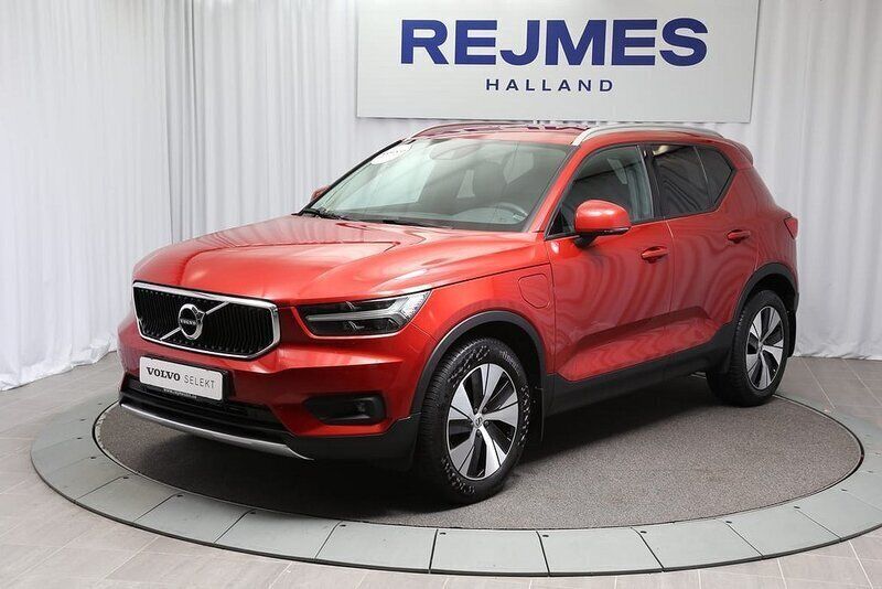 Röd Begagnad 2020 Volvo XC40 SUV | 354 500 kr (Marknadspris) - Bild 1/4