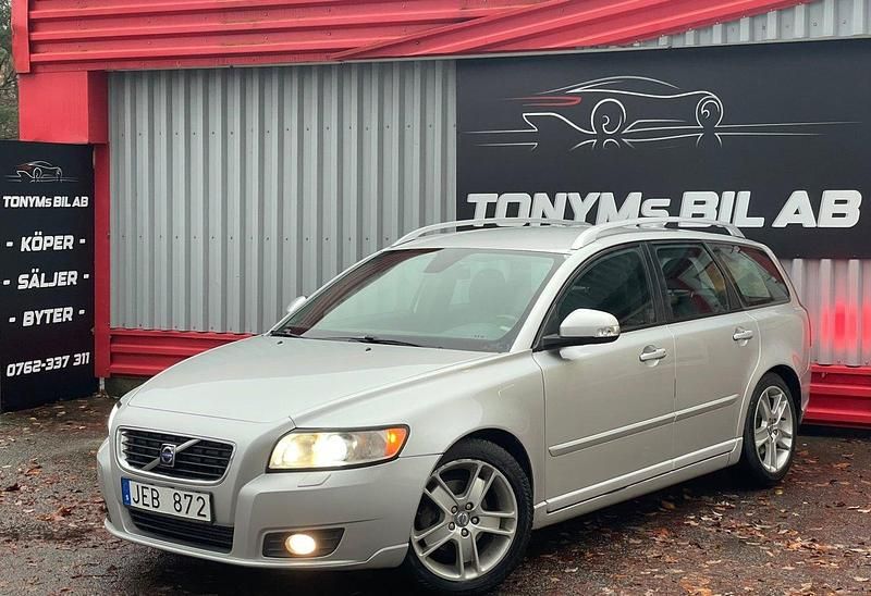 Ljusgrå Begagnad 2009 Volvo V50 Summum Kombi | 54 900 kr (Marknadspris) - Bild 1/4